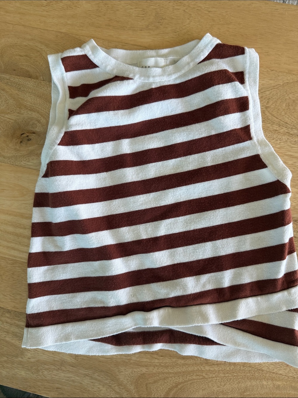 Bundle of 4 neutral tops - Picture 6 of 9
